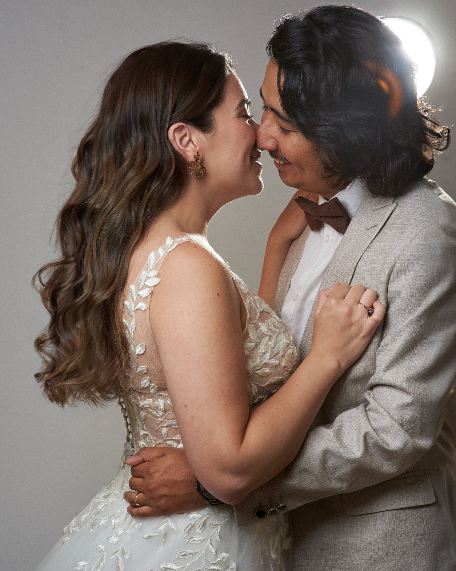 SESIÓN FOTOGRÁFICA POST-BODA / TRASH THE DRESS, EN ESTUDIO