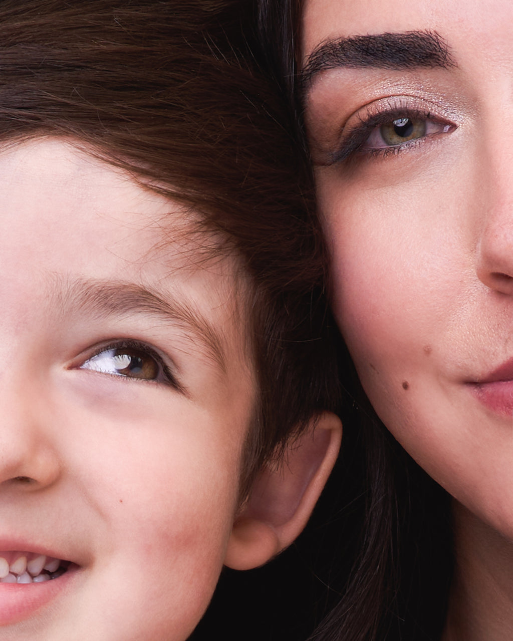 Sesión fotográfica mamá e hija/o, en estudio fotográfico