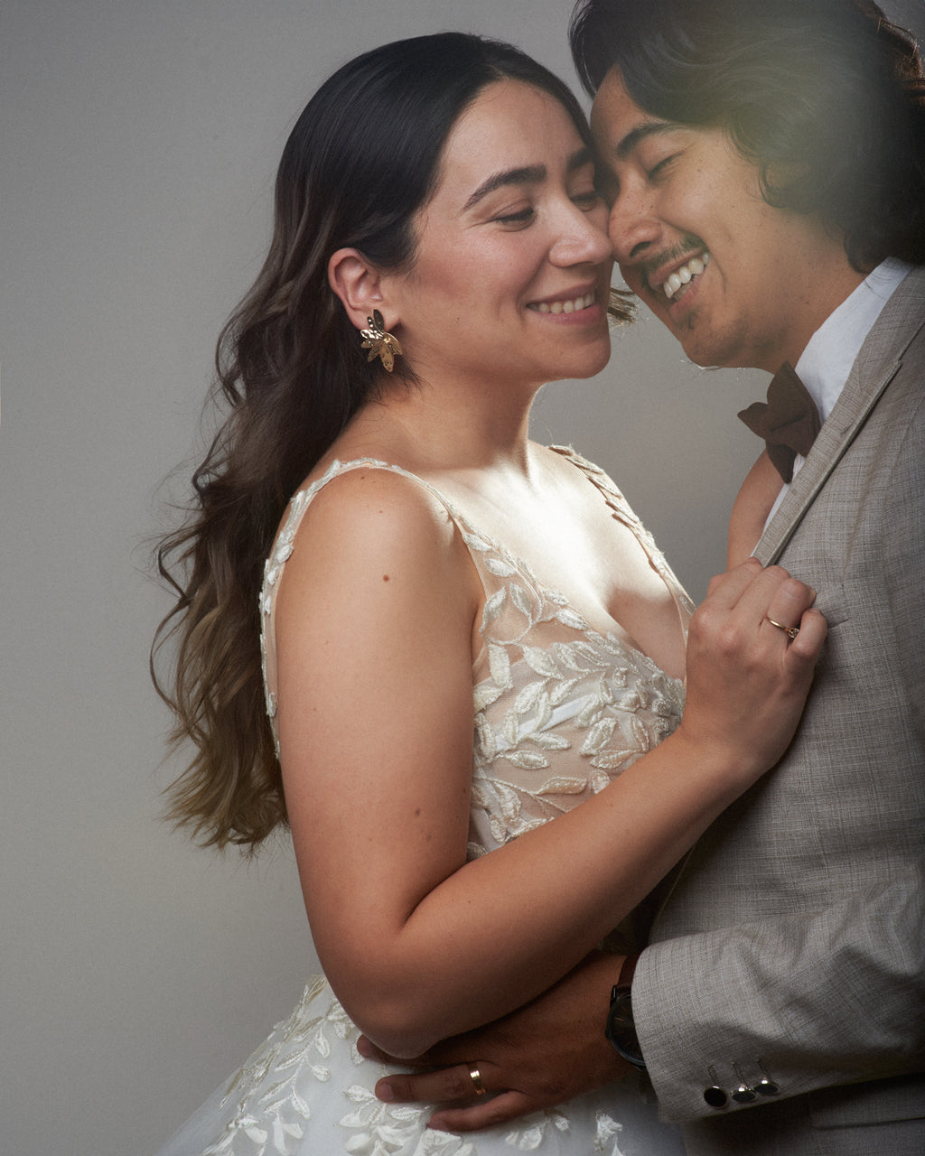 SESIÓN FOTOGRÁFICA POST-BODA / TRASH THE DRESS, EN ESTUDIO