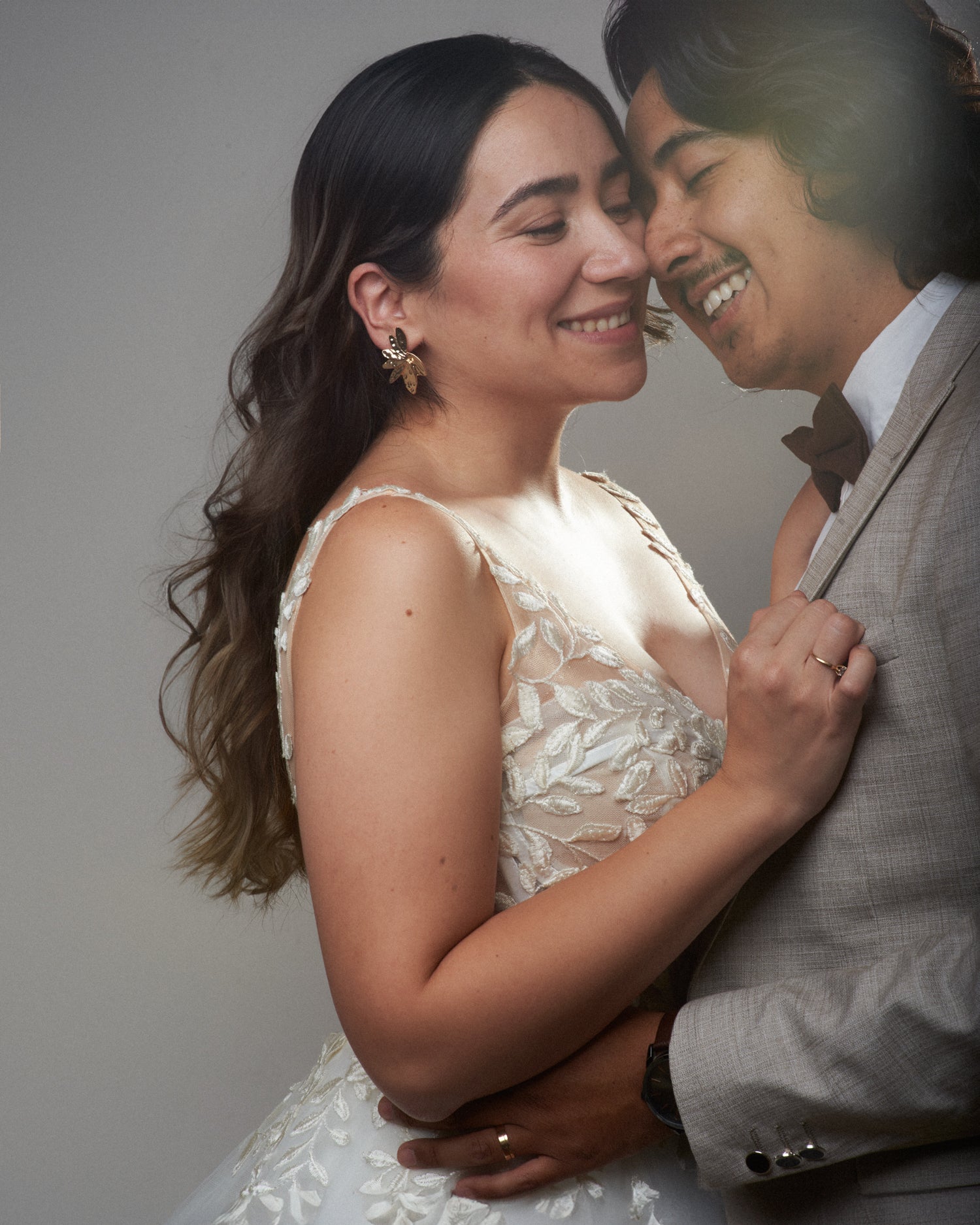 SESIÓN FOTOGRÁFICA POST-BODA / TRASH THE DRESS, EN ESTUDIO