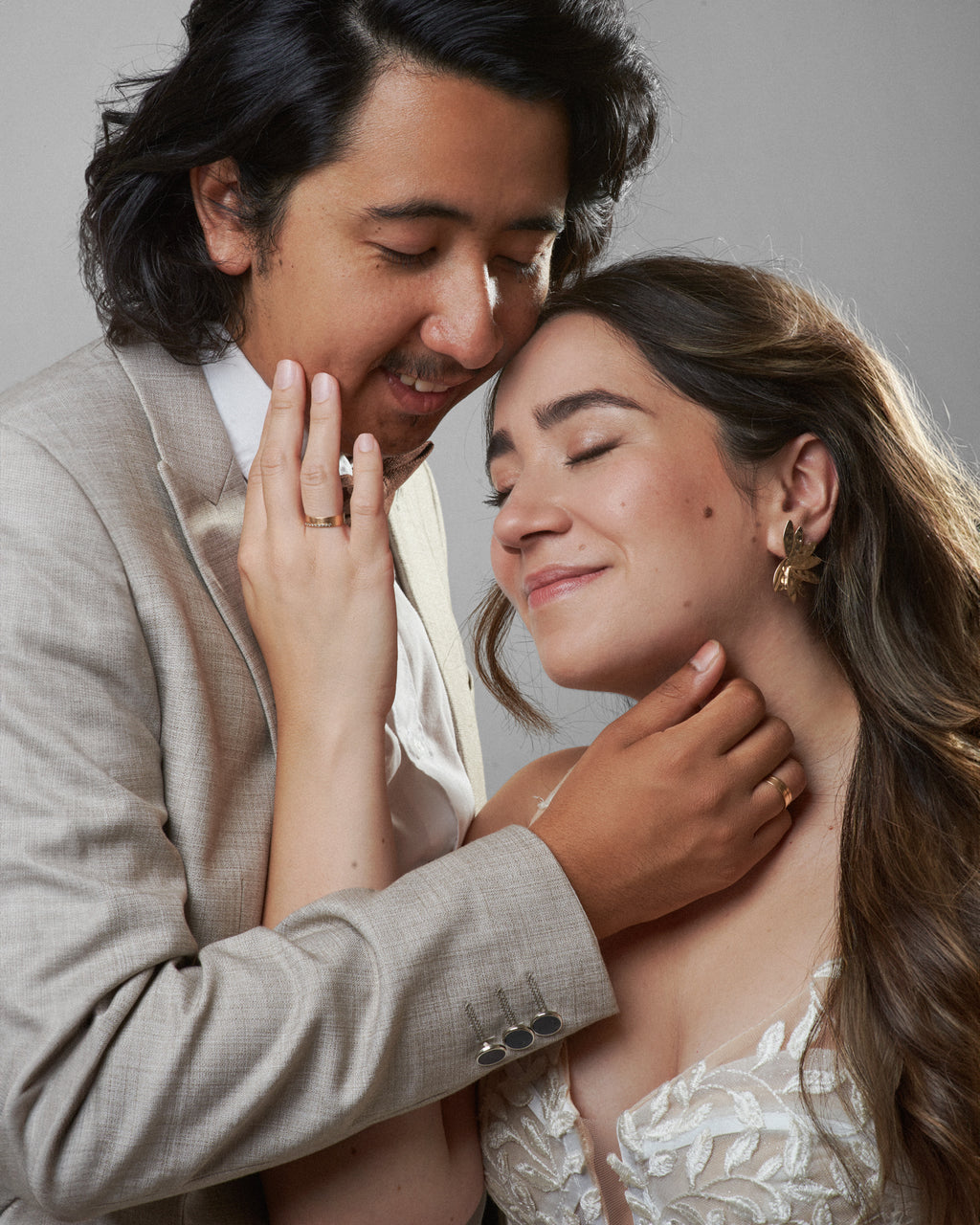 SESIÓN FOTOGRÁFICA POST-BODA / TRASH THE DRESS, EN ESTUDIO