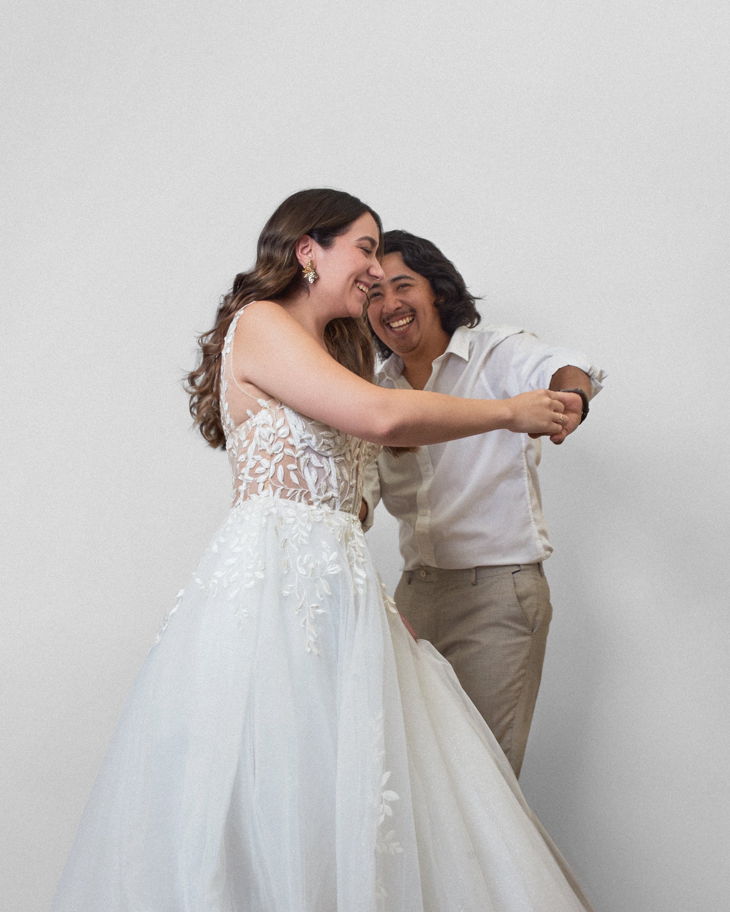 SESIÓN FOTOGRÁFICA POST-BODA / TRASH THE DRESS, EN ESTUDIO