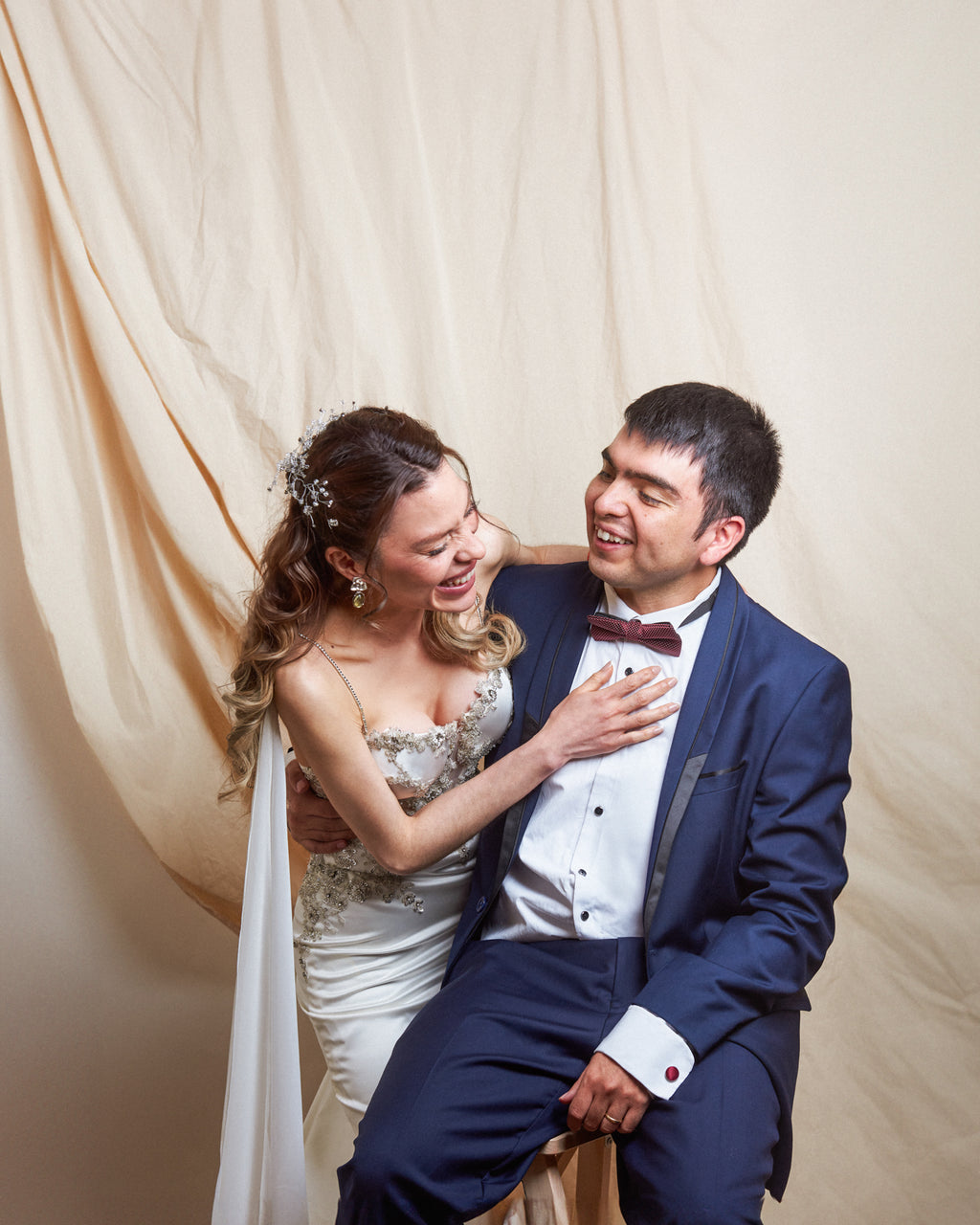 SESIÓN FOTOGRÁFICA POST-BODA / TRASH THE DRESS, EN ESTUDIO