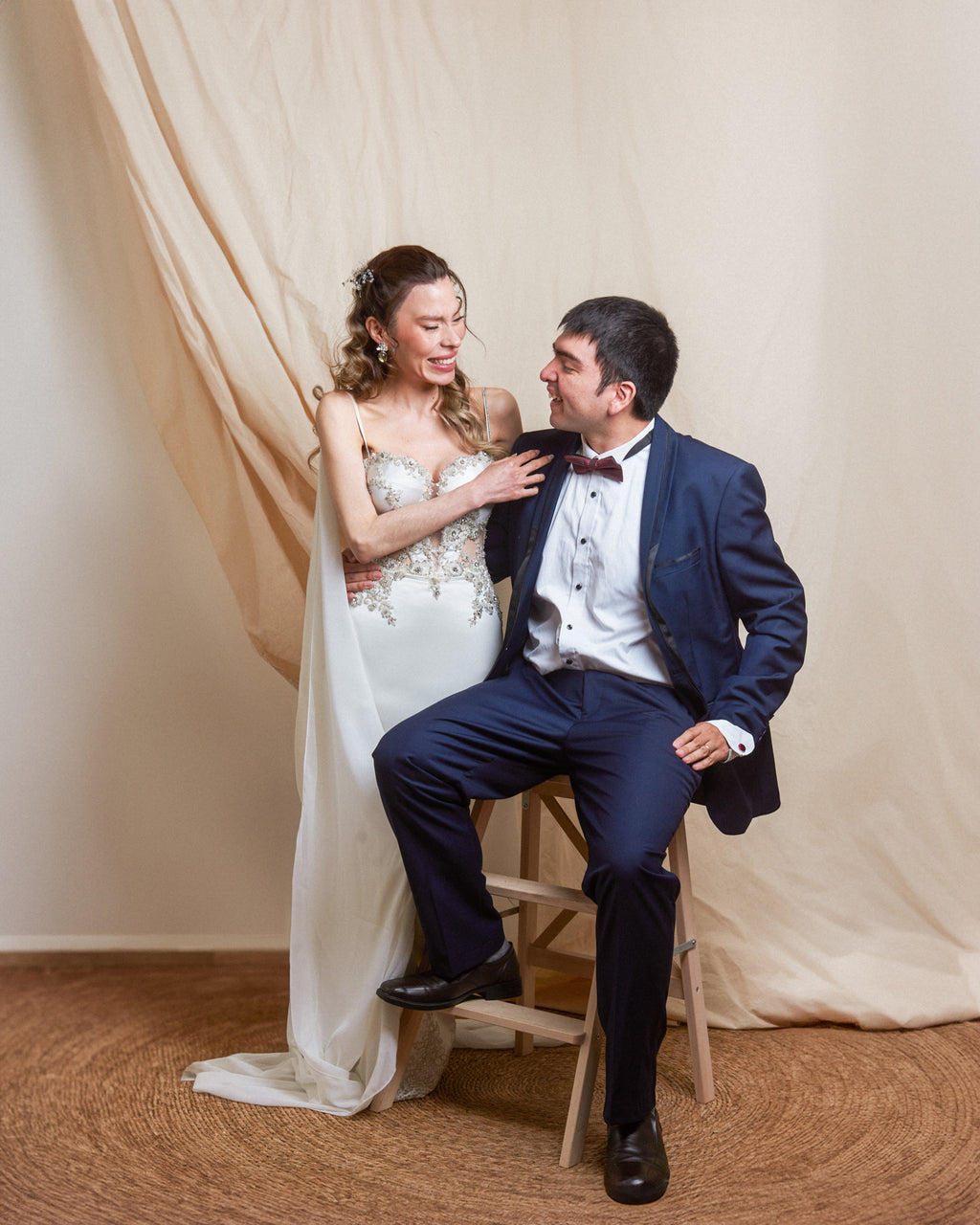 SESIÓN FOTOGRÁFICA POST-BODA / TRASH THE DRESS, EN ESTUDIO