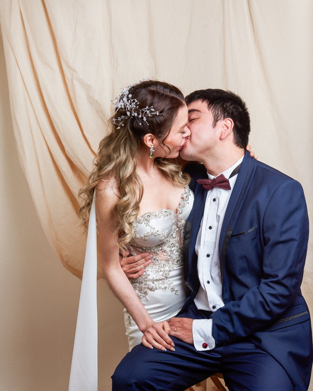 SESIÓN FOTOGRÁFICA POST-BODA / TRASH THE DRESS, EN ESTUDIO