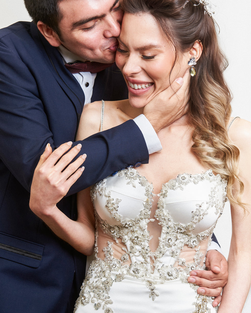 SESIÓN FOTOGRÁFICA POST-BODA / TRASH THE DRESS, EN ESTUDIO